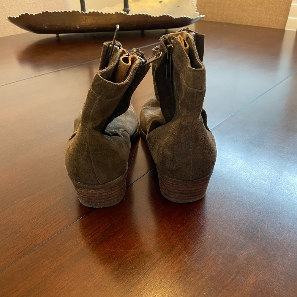 Dolce Vita ankle boots suede green